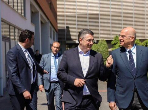 Συνάντηση του Περιφερειάρχη Κεντρικής Μακεδονίας Απόστολου Τζιτζικώστα με τον Υπουργό Εθνικής Άμυνας Νίκο Δένδια