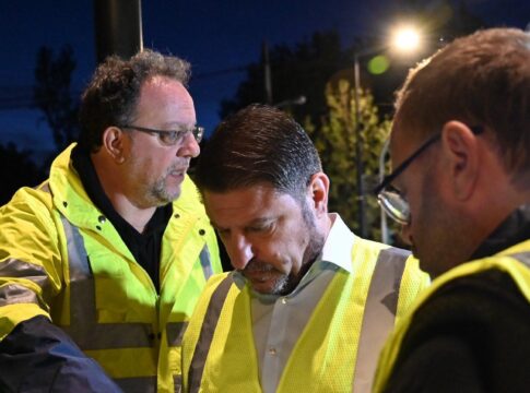 «Στους δρόμους της Αττικής έχει θέση μόνο η ασφάλεια» 233 εκατ. ευρώ για 58 μεγάλα έργα οδοποιίας από τ…