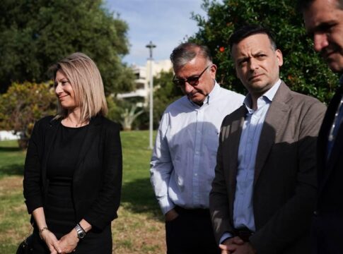 Δήμος Αθηναίων: Ανέγερση γλυπτού-μνημείου για τα θύματα του σιδηροδρομικού δυστυχήματος των Τεμπών