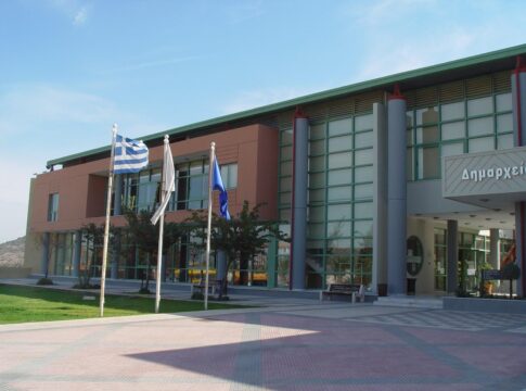 Ομόφωνο Ψήφισμα του Δημοτικού Συμβουλίου Σαρωνικού για τη διασφάλιση του Δημόσιου Χαρακτήρα της παραλίας Πεύκο