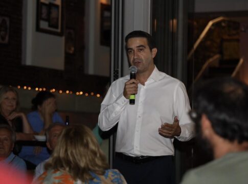 Να είμαι η επιλογή των δημοκρατικών πολιτών και όχι των εξωθεσμικών κέντρων