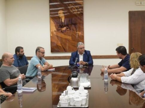 Απαιτούμε ελεύθερες παραλίες για όλους