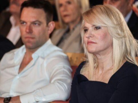 Μόνο με την Τζάκρη έμεινε ο Κασσελάκης – Έκπτωτος και με απόφαση της Πολιτικής Γραμματείας