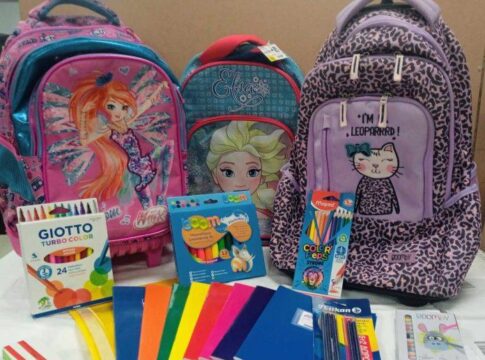 Ο Δήμος Ηρακλείου Αττικής στηρίζει οικογένειες της πόλης για την αγορά σχολικών ειδών.