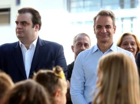 Στη Γλυφάδα για την έναρξη της νέας σχολικής χρονιάς ο πρωθυπουργός