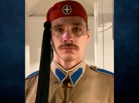 Τα δάκρυα του Εύζωνα μας γέμισαν περηφάνια