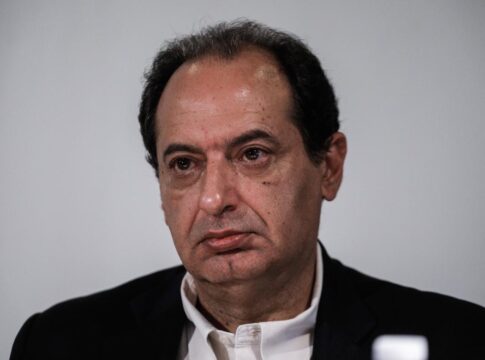 Το καλύτερο που έχει να κάνει αν αγαπάει το κόμμα είναι να φύγει χωρίς εκλογές