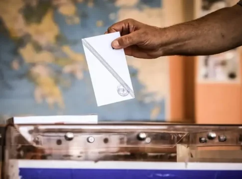 Δυναμική υπεροχή της ΝΔ και η στάση των πολιτών στον πόλεμο