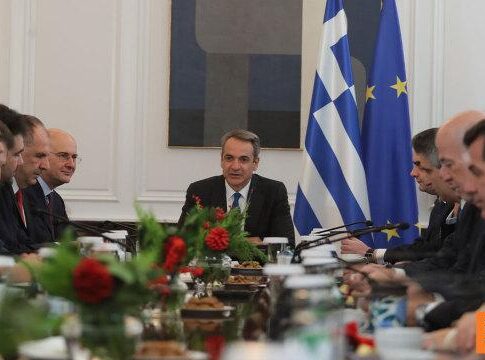 Κατώτατος Μισθός και Συνεργασίες στο ΠΑΣΟΚ