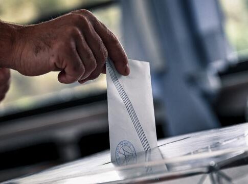 ΠΑΣΟΚ και αυτοδυναμία ΝΔ στο επίκεντρο