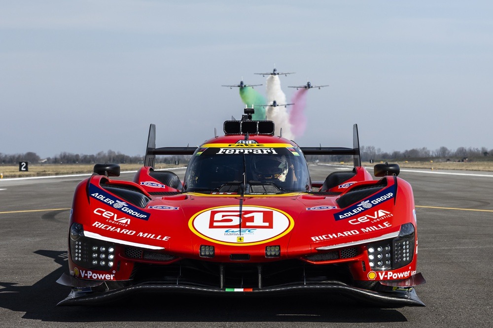 Η FERRARI κάνει ακροβατικά με την “Frecce Tricolori” (video)