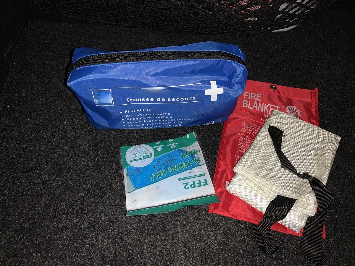 Φαρμακείο αυτοκινήτου: Τα νέα υποχρεωτικά είδη που πρέπει να περιλαμβάνει