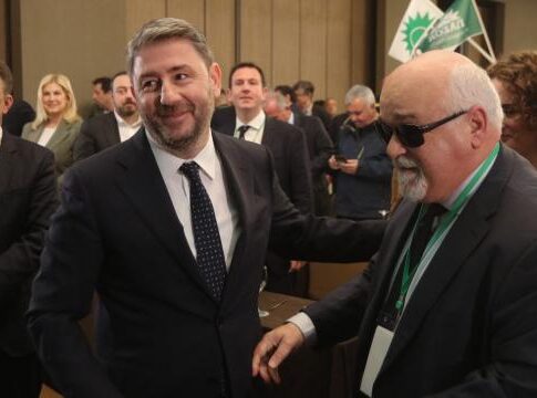 Το ΠΑΣΟΚ ενισχύει την παρουσία του