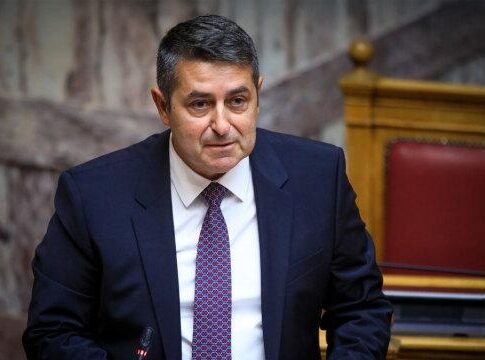 Υγειονομικές ανησυχίες και κομματικές ζυμώσεις