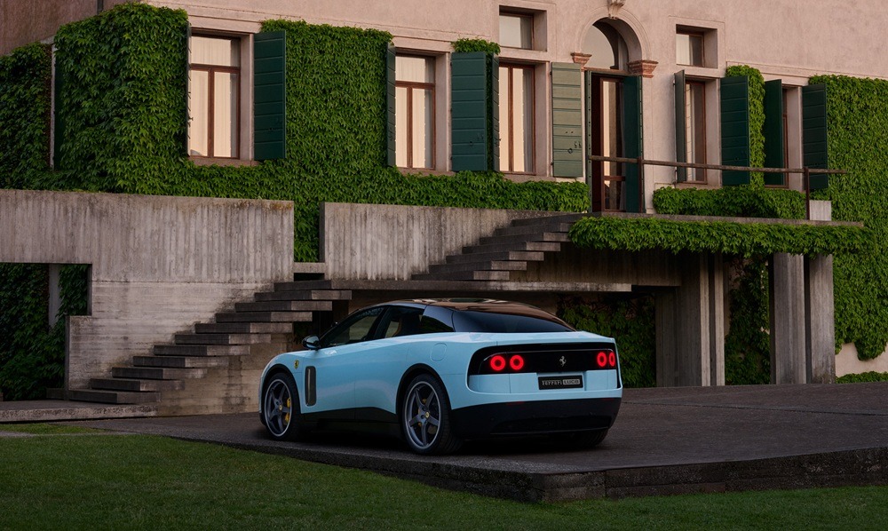 FERRARI Luce: Ηλεκτρίζει και διχάζει (video)