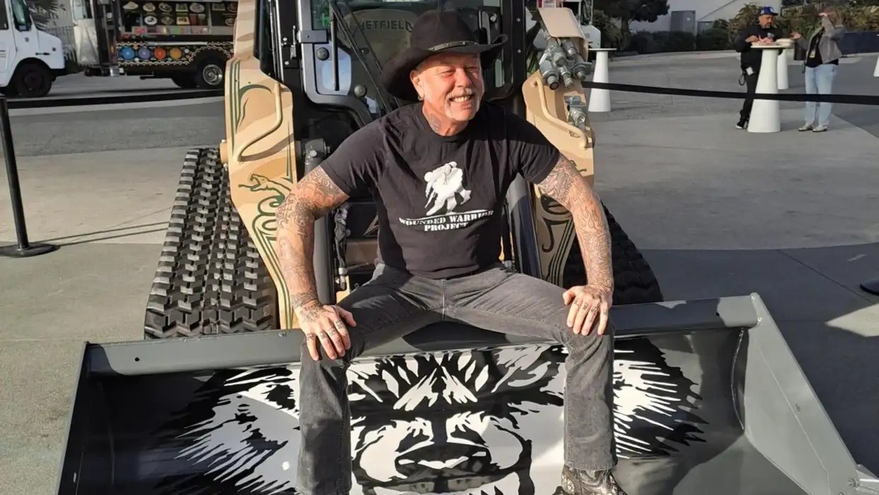 Ο… φορτωτής του James Hetfield των Metallica