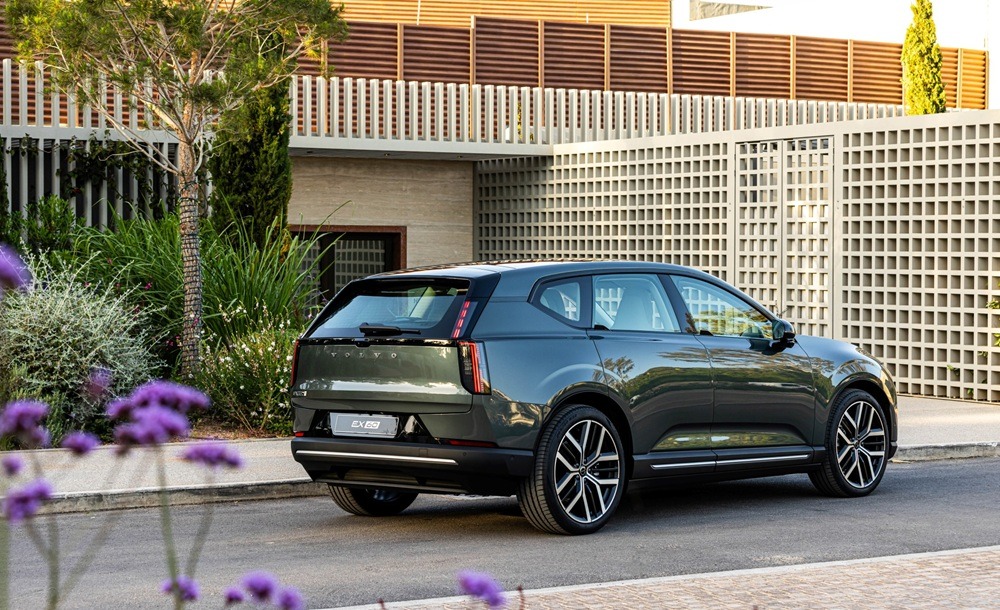 VOLVO EX60: Αποκαλύφθηκε το ασφαλέστερο και πιο έξυπνο μοντέλο της σουηδικής μάρκας