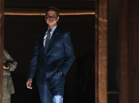 Νέες στρατηγικές και προκλήσεις για τα κόμματα