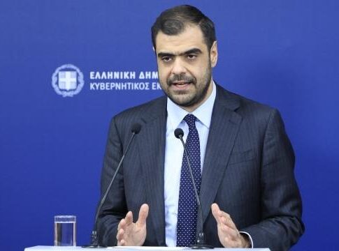 Νέες στρατηγικές και συγκρούσεις στον πολιτικό στίβο