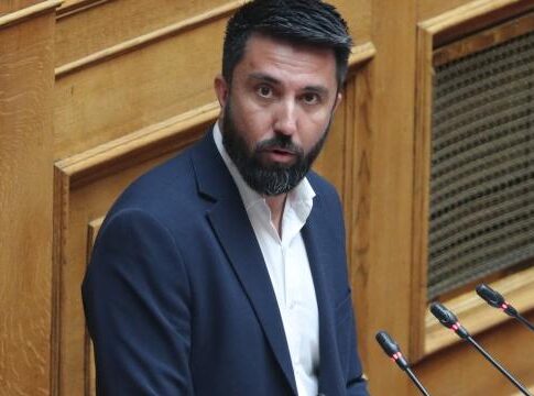 Σημαντικές Πολιτικές Εξελίξεις: Συγκρούσεις, Συνέδρια και Ανεξαρτητοποίηση