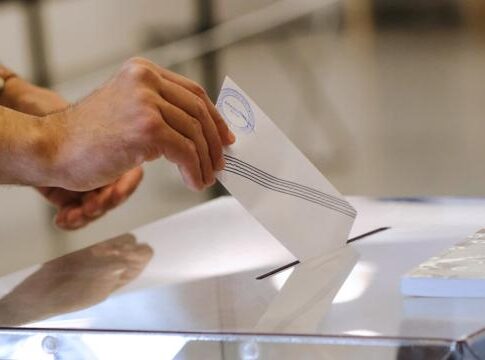 Τσίπρας, Ανδρουλάκης και η ΝΔ σε πρώτο πλάνο