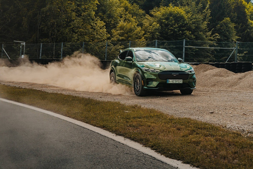Drifting με ηλεκτρικό αυτοκίνητο: Η FORD αποδεικνύει ότι η οδηγική απόλαυση δεν έχει …καύσιμο (video)