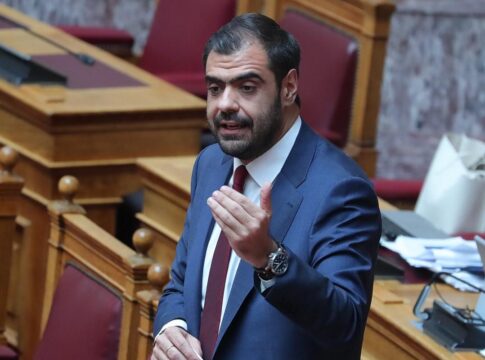 Ανδρουλάκης, Ένοπλες Δυνάμεις και Βουλή
