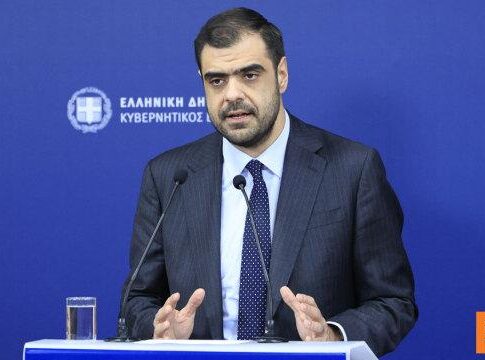 Δραματικές πολιτικές εξελίξεις και εσωκομματικές κόντρες στα ελληνικά κόμματα