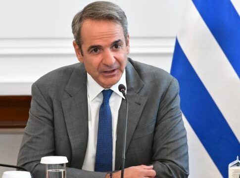 Πολιτικές αναταράξεις και προκλήσεις στο κυβερνητικό σκηνικό
