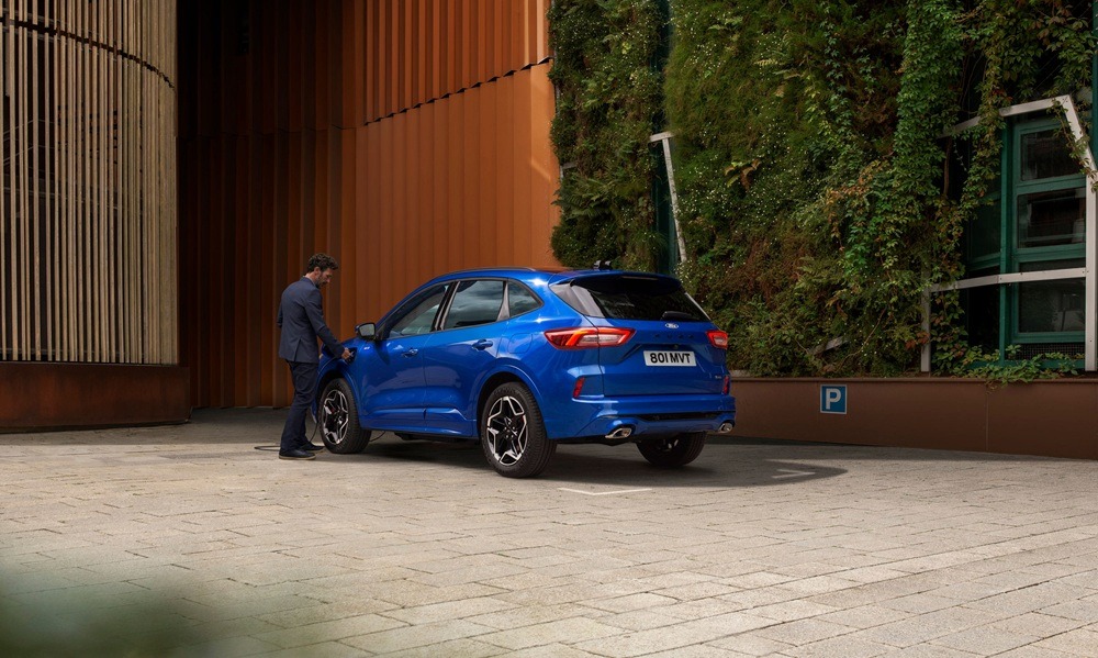 FORD: Γιατί τα Plug-in Hybrid είναι το «κλειδί» για την επιτυχία της ηλεκτροκίνησης