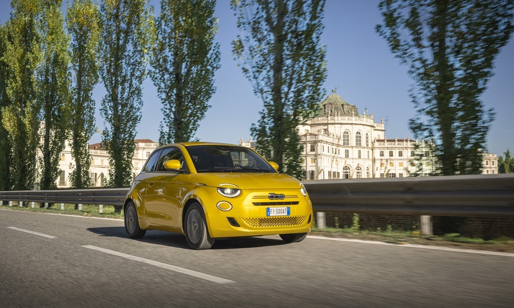 FIAT 500 Hybrid: Έως 1.800 ευρώ όφελος – Δείτε τις νέες τιμές και τον εξοπλισμό