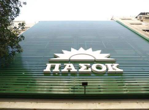 Εντάσεις στο Αιγαίο και αποχαιρετισμοί στον Κωνσταντίνο Τσουκαλά