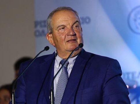 Θλίψη στην πολιτική σκηνή: Αποχαιρετισμός στον Γιάννη Βαρβιτσιώτη