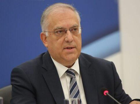 Νέα μέτρα και προτάσεις από ΠΑΣΟΚ και κυβέρνηση