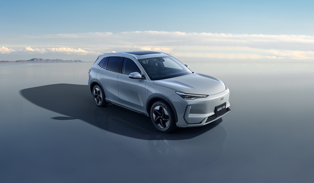 GEELY E5: Νέες εκδόσεις PRO+ και TECH+ με αυτονομία 475 χλμ. – Τιμές