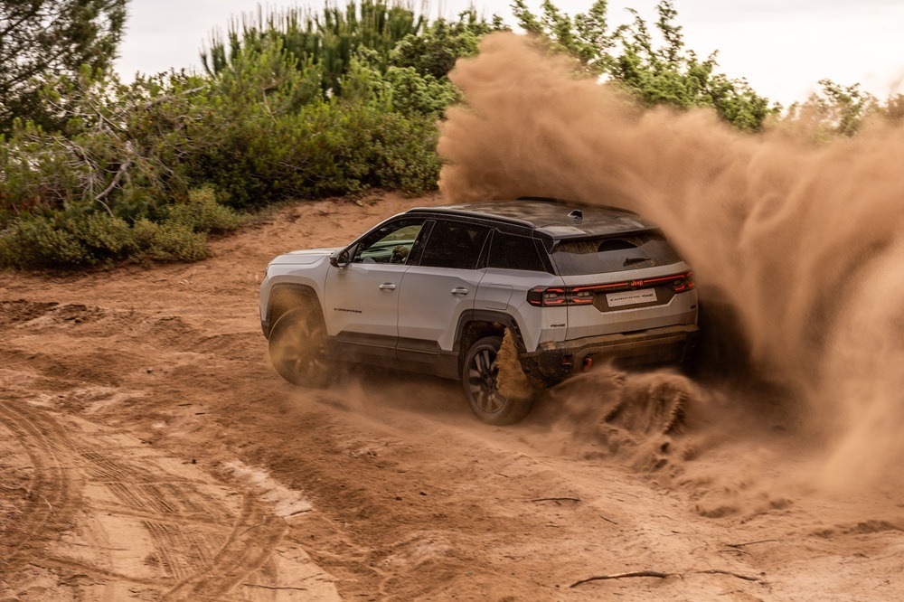 JEEP Compass: Έως 660 χλμ. αυτονομία και 375 ίπποι στο τετρακίνητο 4xe – Τιμές
