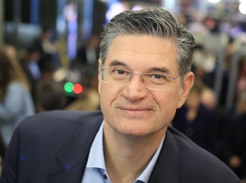 Αντιπαραθέσεις και μεταγραφές στη Βουλή