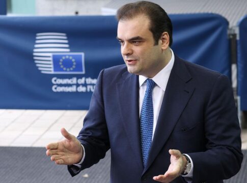 Δημοσιονομική συνέπεια και εντάσεις στην πολιτική σκηνή