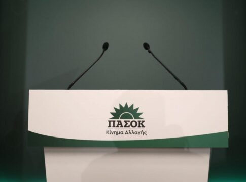 Δημόσια αίτηση ΠαΣοΚ για τη συμφωνία Μονής Σινά και εσωτερικές τριβές στη ΝΔ